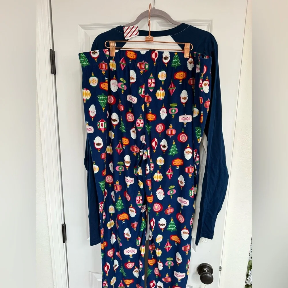 Men’s Holiday Crew Pajama Set - Picture 4 of 6